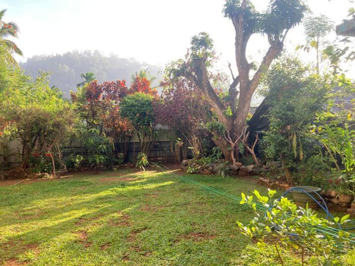 Lake Round Residence Kandy Exteriör bild